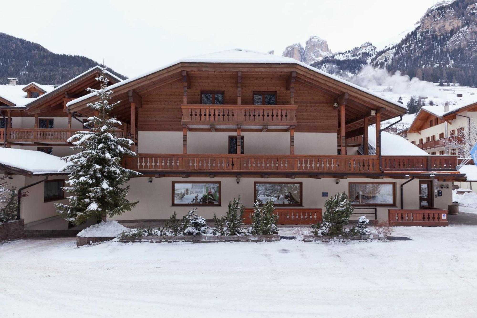 Hotel Sella Ronda Serenella Campitello di Fassa Esterno foto