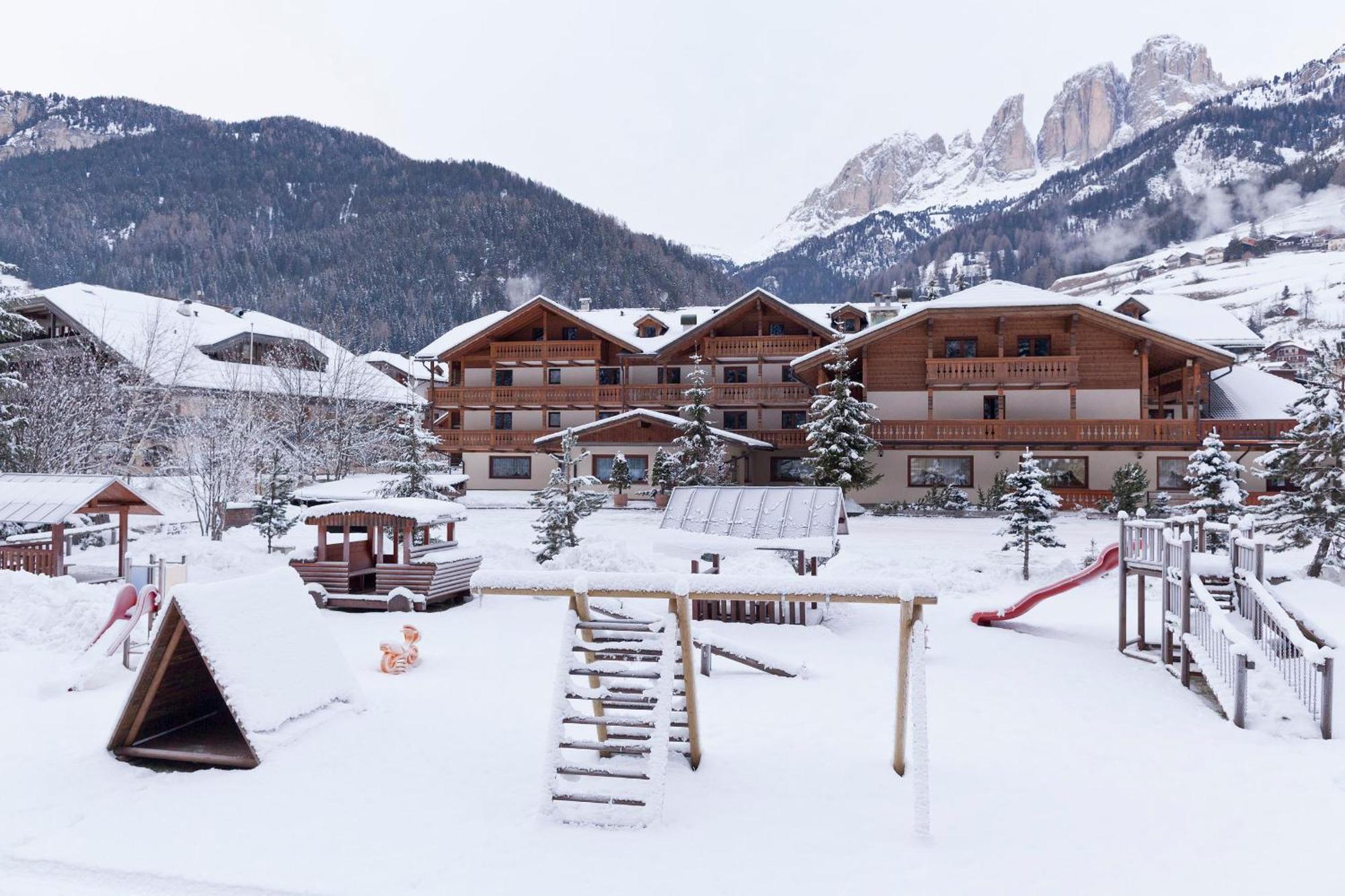 Hotel Sella Ronda Serenella Campitello di Fassa Esterno foto