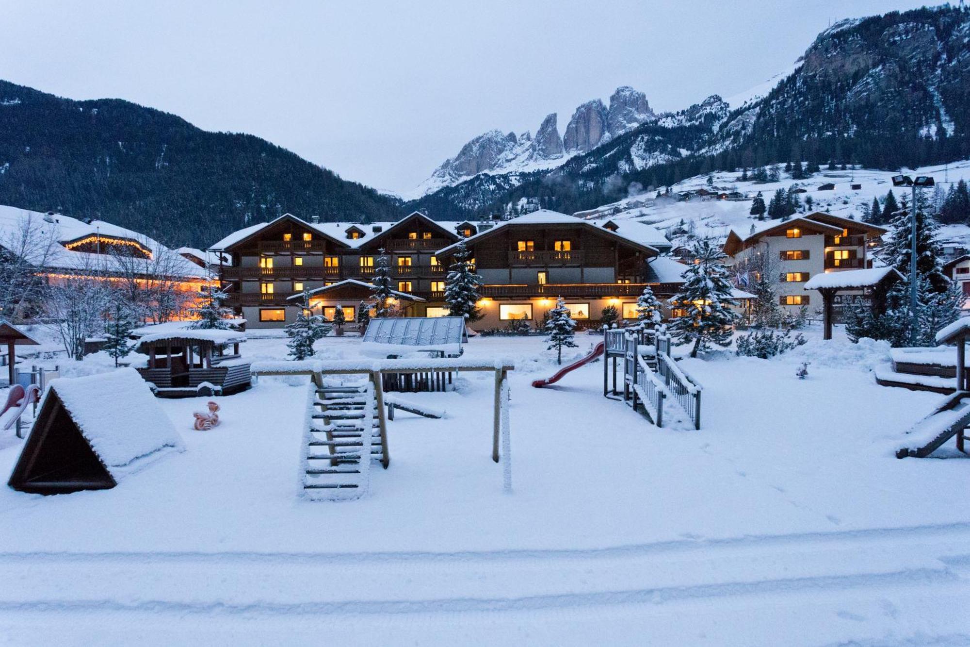 Hotel Sella Ronda Serenella Campitello di Fassa Esterno foto