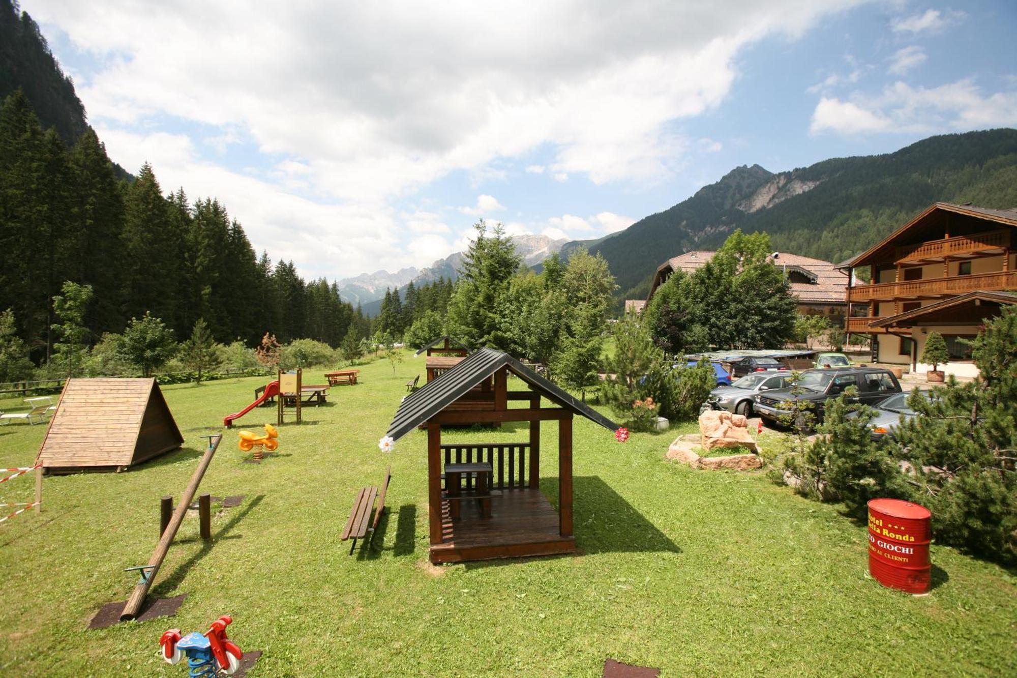 Hotel Sella Ronda Serenella Campitello di Fassa Esterno foto